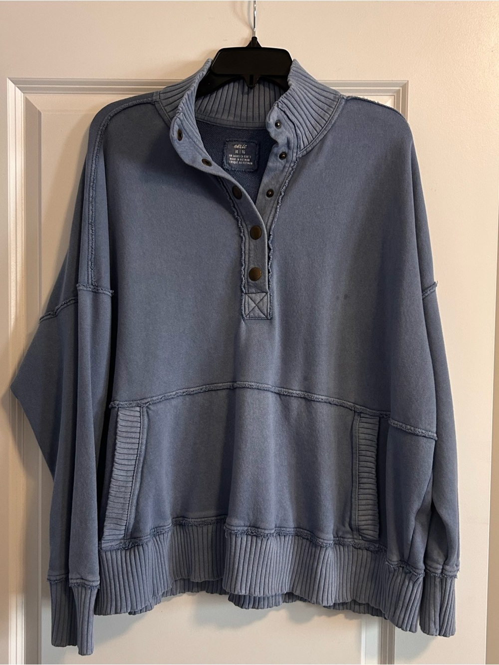 Aerie Blue Button-Neck Pullover Sweatshirt XL with pockets